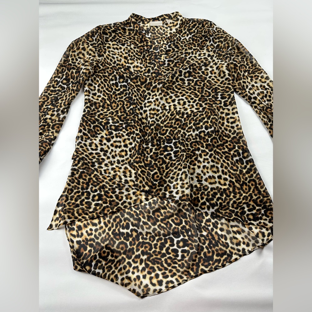 Leopard print asymmetrical high/low sheer tunic. Chicos Size 0(size S, 4-6)